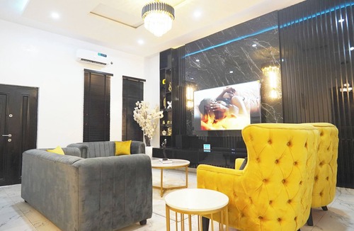 Ofin House | 4bedroom Shortlet, Ologolo Lekki Lagos