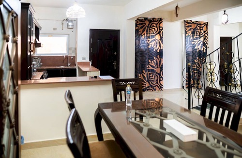Sheikh Zayed City House | 575 · 4BR Townhouse, 3 Bath, TV, Backyard