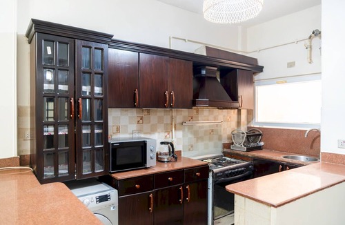 Sheikh Zayed City House | 575 · 4BR Townhouse, 3 Bath, TV, Backyard