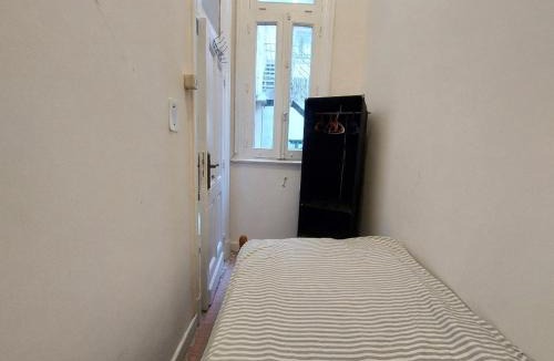 Al-'Atarin House | AL- Mazareta I Alexandria downtown l Economic Bedroom I For Men only I