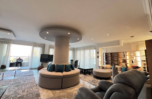 Al Duqqi Apartment | ALSAWAH Premium 3 En-Suites Nile Residence