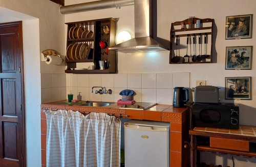 El Guincho Apartment | Apartamentos Monasterio de San Antonio - Rustikals Apartment mit Balkon und Meerblick