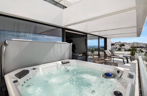 Puerto del Carmen Apartment | Apartment Gran Suit Horizonte with Sea View, Whirlpool & Wi-Fi