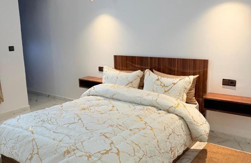 Azrou Apartment | Appartement 3 chambres, Clim, wifi, Netflix, cuisine équipée