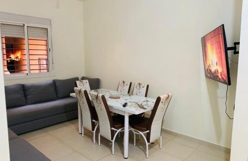 Menara Apartment | Appartement Moderne bien équipée reservation Juste pour les familles est les couples mariés