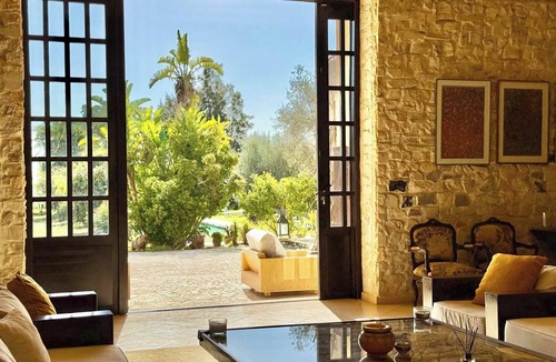 Utica Villa | Artist's House Villa in Utique