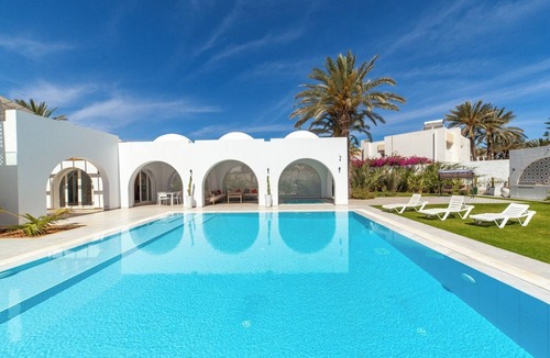 Djerba Midun Villa | AZUL VILLA, 5 minutes from the beach, Luxury Villa super for families.