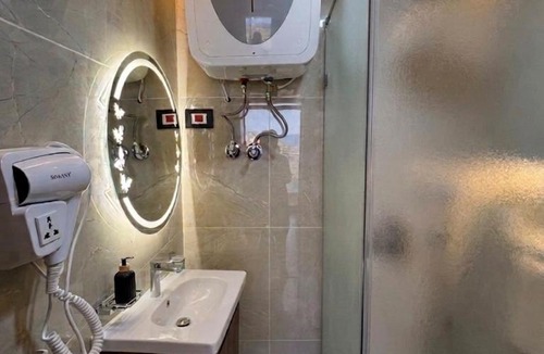 Al-Muntazah Hotel | Azurea Suites
