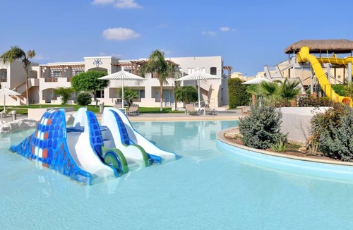 Al Mamsha El Seyahi Hotel | Balcony Room for Beach & Aqua Park Family Memories - with Swimming Pool