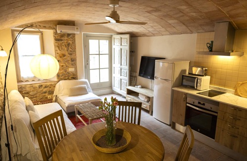 Cruilles House | Beaches+Countryside. Chic, Stone Townhome in Medieval Village,Air Conditioning!