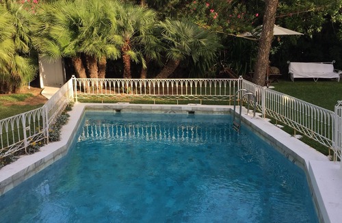 Mrezga Villa | Beachfront villa with pool in private residence