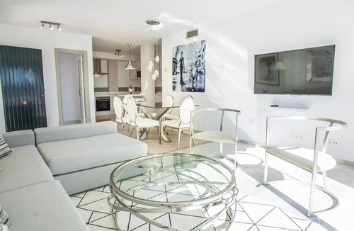 Nueva Andalucia Apartment | Beautiful 3-bedroom apartment with terrace in Nueva Andalucía, Marbella