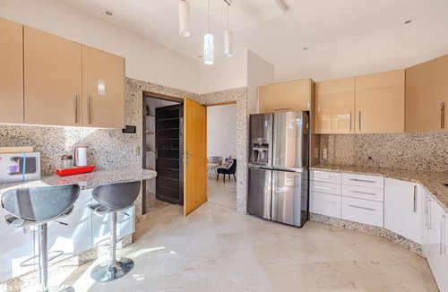 Menara Villa | Beautiful villa with swimming pool near the city center