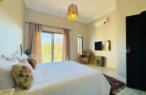 Lalla Takarkoust Bed & Breakfast | Bed and breakfast in the ports of the Agafay desert. Electric mountain bike tour