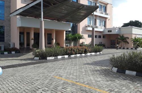 Ibadan Apartment | Best Westerln Plus Deluxe Suite