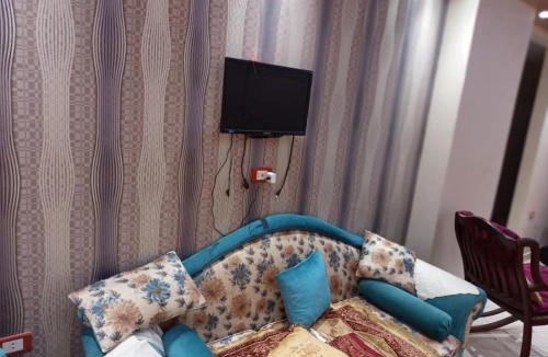 Pyramids Gardens Apartment | Big home for rent besides pyramids giza and big museum 3 room 5 beds 2 bathroom all service allowe