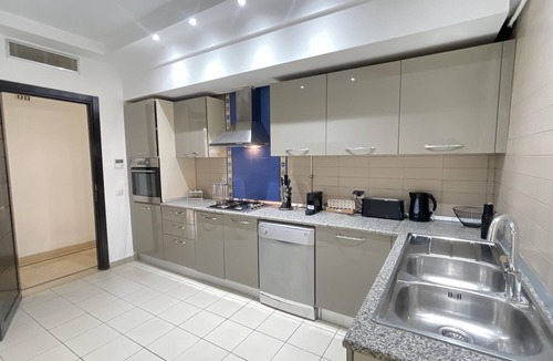 Les Berges Du Lac II Apartment | Black & White: Modern & Spacious