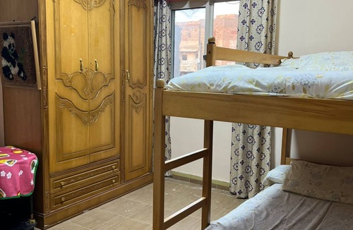 Agouza Apartment | BnB Cairo-Charming 2-bedroom apartment in delightful Giza Governorate with AC