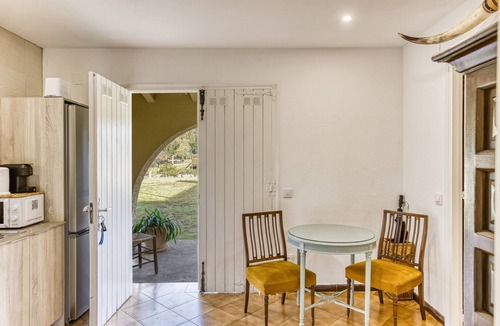 Darnius Apartment | Bosque Apartment with Mountain Views, Wi-Fi, and Air Conditioning