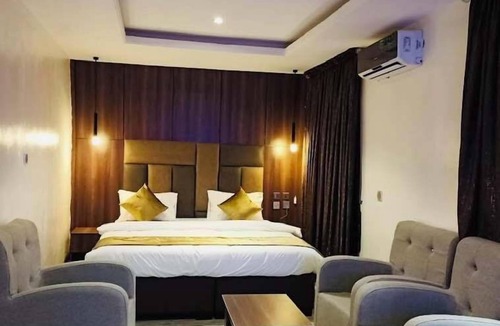 Obosi Hotel | BOSTON HILLS RESORT & HOTEL LTD