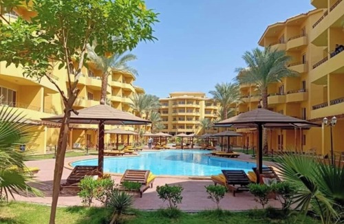 Al Mamsha El Seyahi Apartment | Bright 2-bedroom apartment pool view fully equipped in British Resort