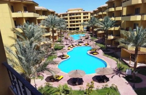 Al Mamsha El Seyahi Apartment | Bright 2-bedroom apartment pool view fully equipped in British Resort