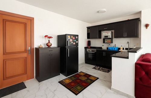 Suez Canal Ski Chalet | Bright and Airy Chalet Near the Beach