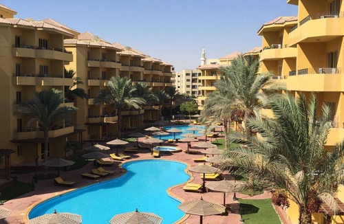 Al Mamsha El Seyahi House | British resort (hurghada)