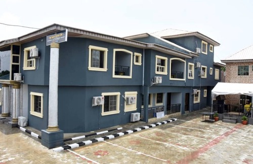 Epetu Apartment | Captivating 1-bed Apartment in Awoyaya