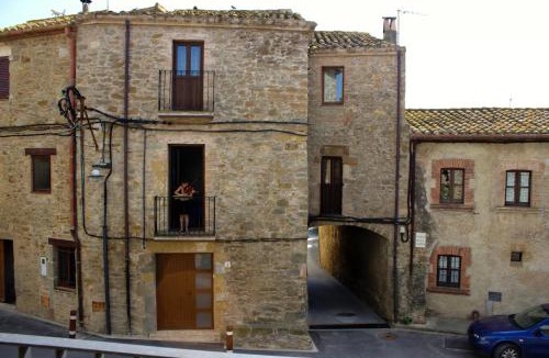 Ullastret House | Casa Carina