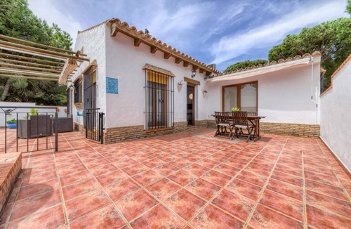 Conil de la Frontera House | Casa Los Pinos Torre Atalaya - Comfortable andalucian cortijo with fenced pool not far from the beach