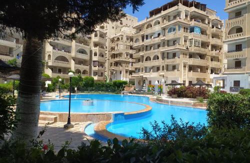Al-'Amriyah Apartment | Chalet with pool view At Al Nakhil resort