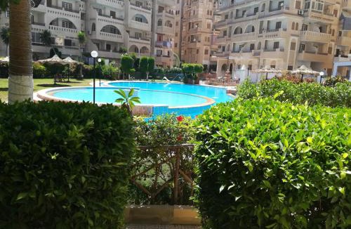 Al-'Amriyah Apartment | Chalet with pool view At Al Nakhil resort