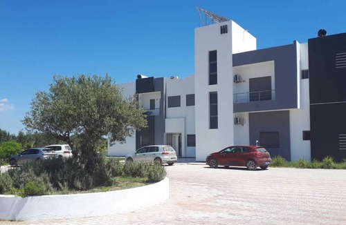 Bouficha Apartment | Charming app. S+2 modern, ground floor, furnished with pool access & mountain view