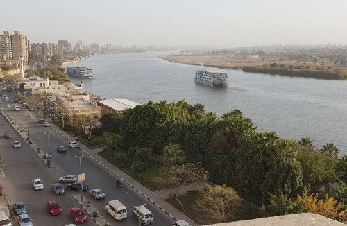 Giza Apartment | Charming sunset,with Panoramic Nile view and pyramid view.