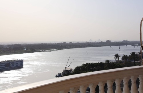 Giza Apartment | Charming sunset,with Panoramic Nile view and pyramid view.