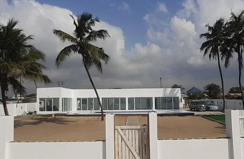 Lekki House | Cheerful 4-Bedroom Villa with a pool