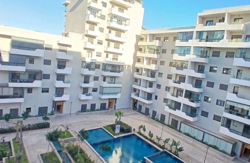Ain Harrouda Apartment | Chic Appt Vue Piscine & walk to beach - Zénata Eco-City Casa