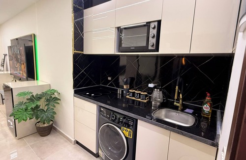 Corniche Road-Dahar Apartment | Chic, modern flat with sleek furnishings, sea view