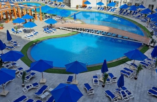 Corniche Road-Dahar Apartment | Chic, modern flat with sleek furnishings, sea view