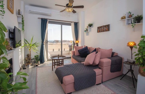 Al Ahyaa Apartment | Chic penthouse retreat elgouna access