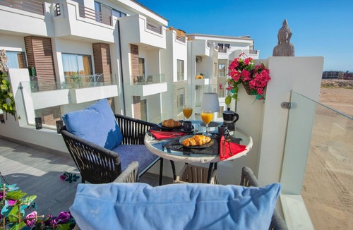 Al Ahyaa Apartment | Chic penthouse retreat elgouna access