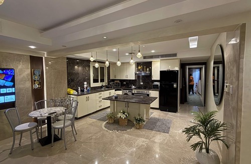 Al Duqqi Apartment | Chic Stays - Luxury 2BR Apt in Downtown Dokki