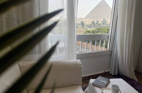 Al Haram Apartment | Colorful Pyramid Home