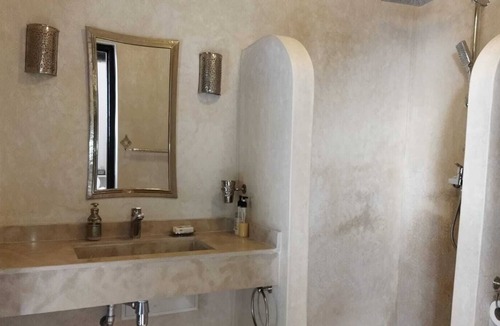 Mouassine Apartment | Comfort Double Room (Orange Blossom)