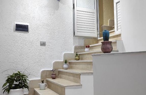 Amilcar Bed & Breakfast | Comfortable Stay !