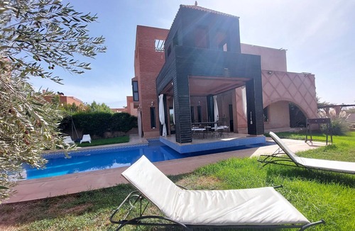 Annakhil Villa | Comfortable villa with large garden and private swimming pool