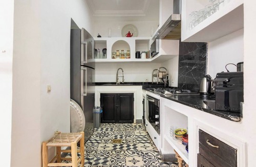 Sidi Bou Amar House | Comfy Riad with A/C and Rooftop Water Mirror