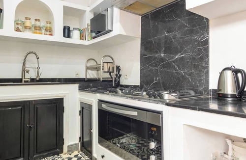 Sidi Bou Amar House | Comfy Riad with A/C and Rooftop Water Mirror