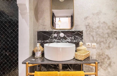Sidi Bou Amar House | Comfy Riad with A/C and Rooftop Water Mirror